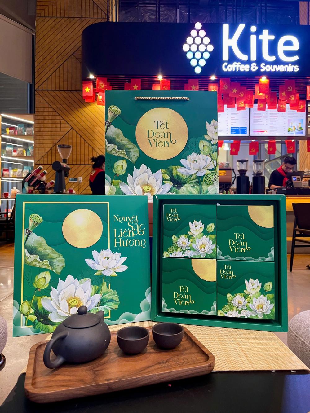 Mẫu vỏ hộp bánh trung thu 4 bánh 2025 Nguyệt Sắc Liên Hương