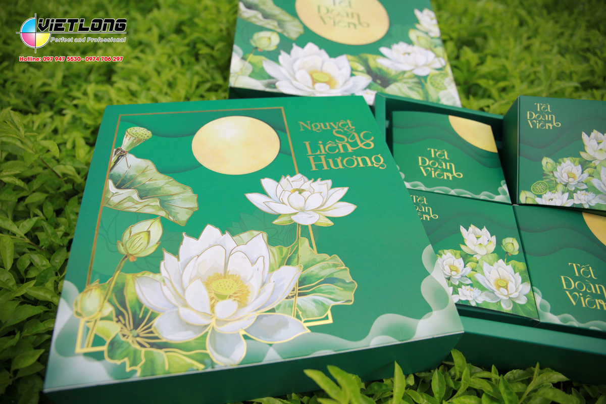 Mẫu hộp trung thu 4 bánh với vỏ hộp diêm ép kim phủ UV tinh xảo