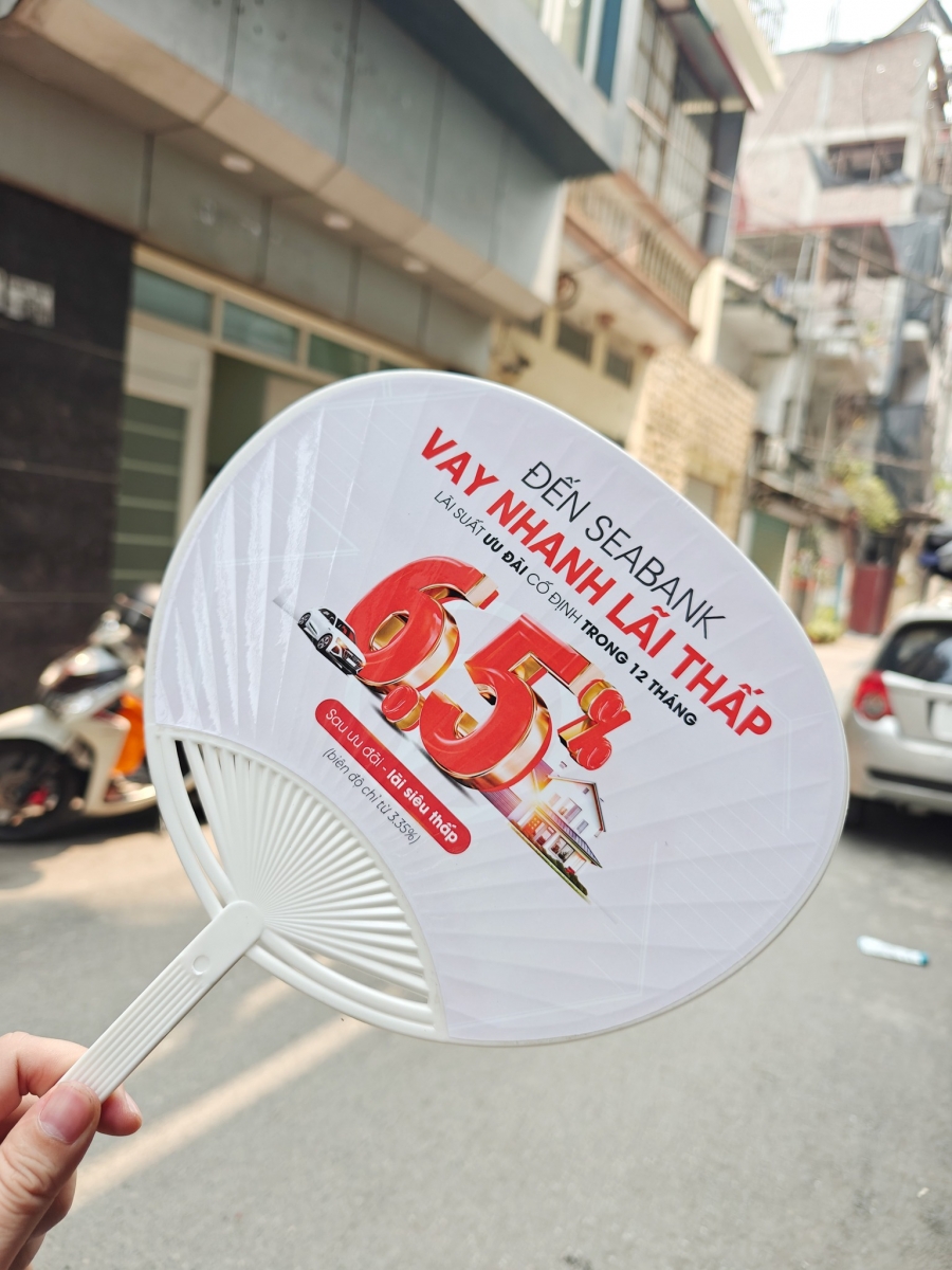 Mẫu quạt nhựa quảng cáo cho ngân hàng