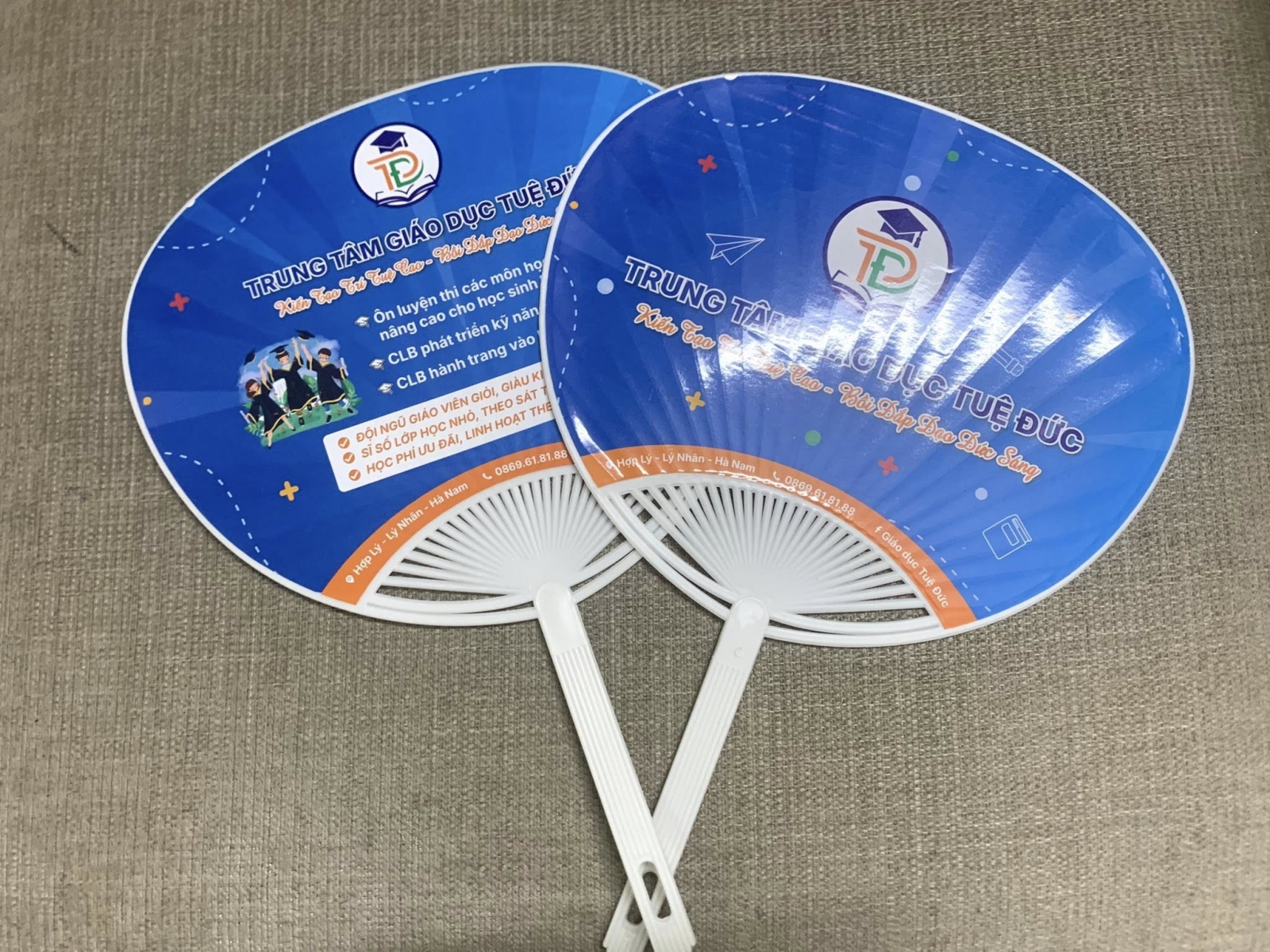 Mẫu quạt nhựa quảng cáo tt giáo dục ôn thi