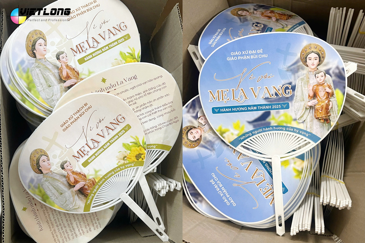 In quạt nhựa lễ hành hương công giáo