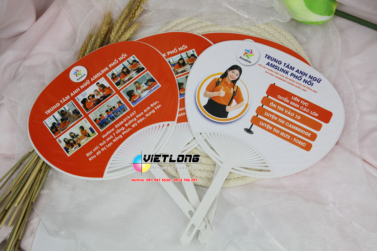 Mẫu quạt nhựa quảng cáo đẹp cho trung tâm tiếng anh