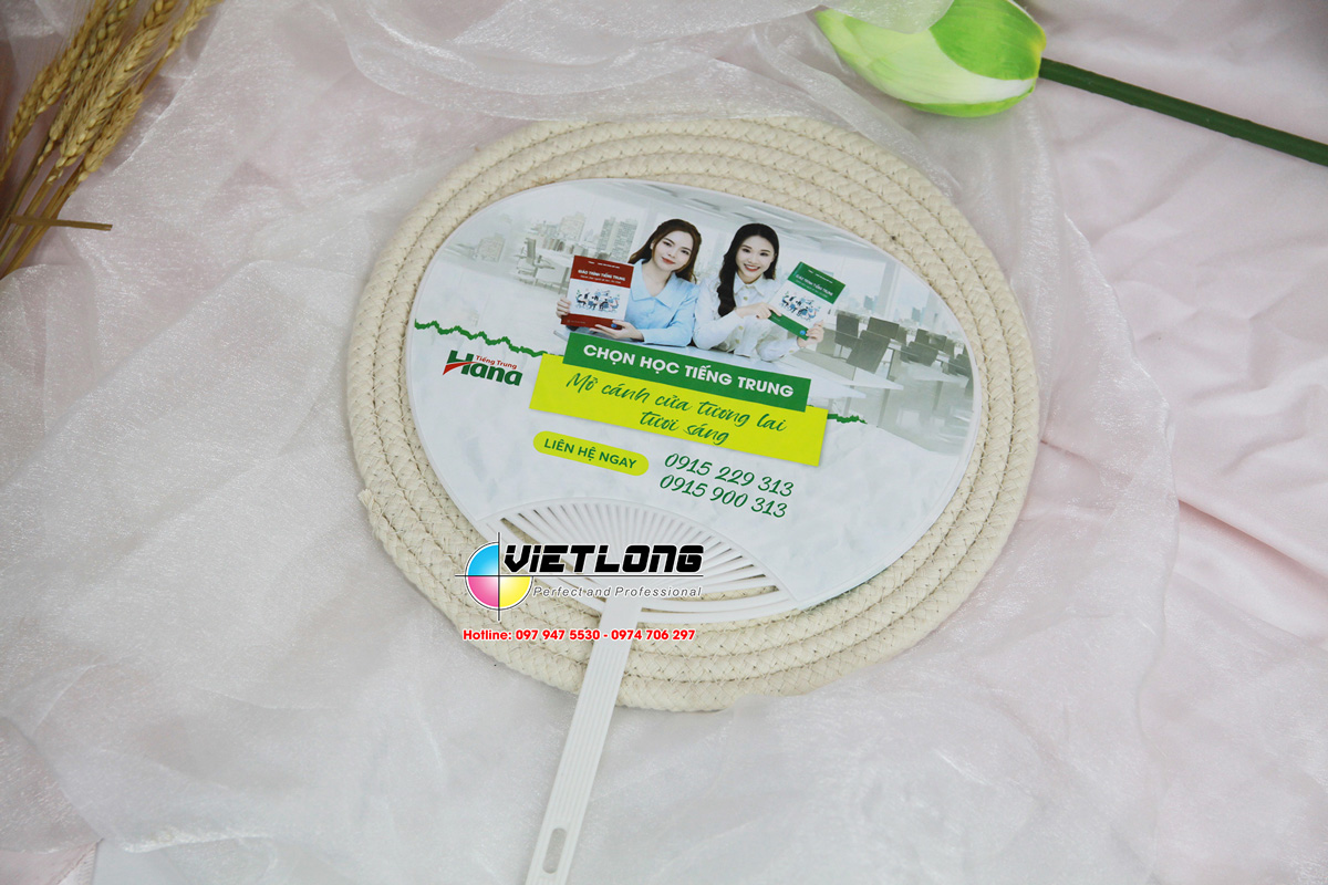 Xưởng in quạt nhựa cho trung tâm ngoại ngữ