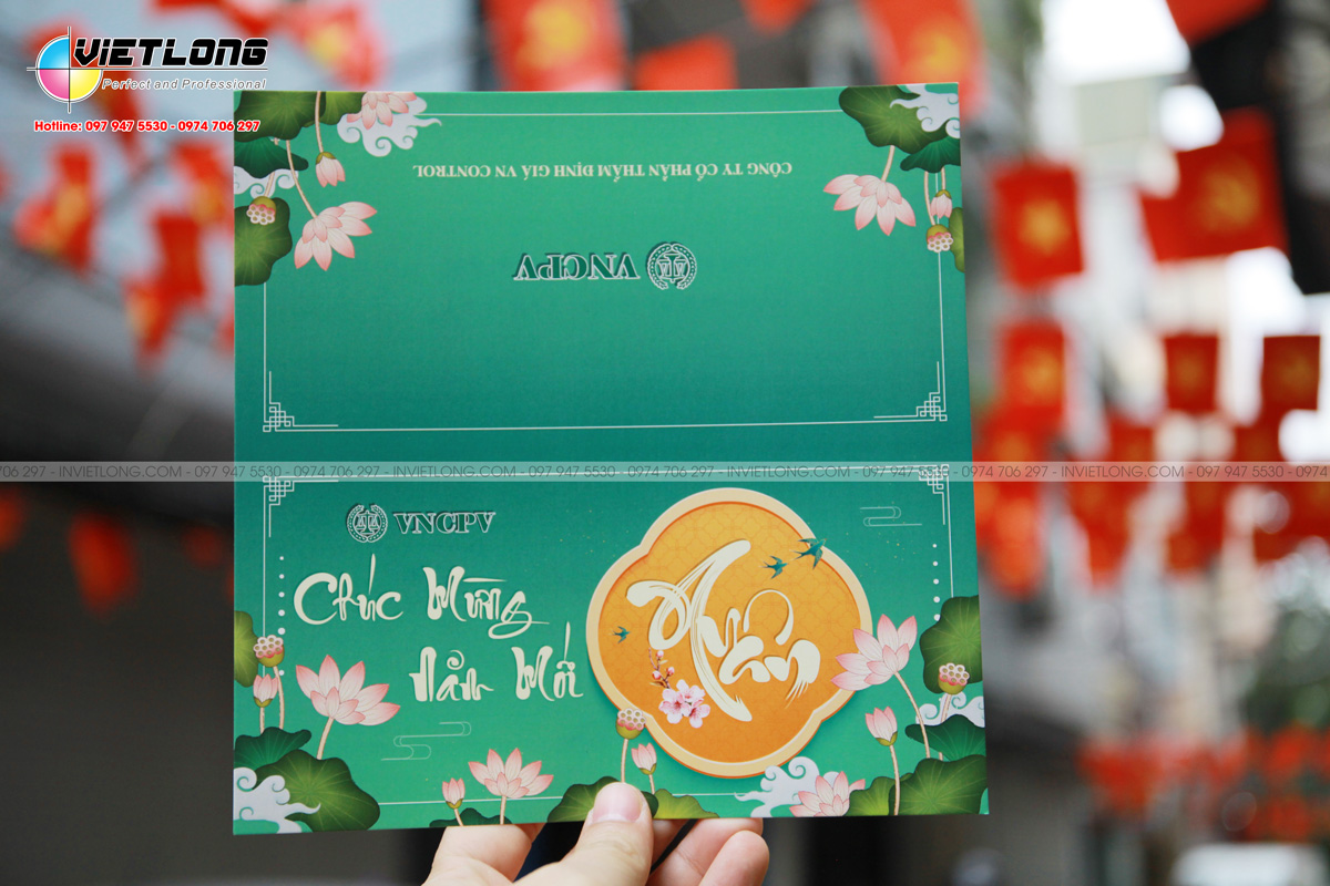 Thiệp chúc tết màu xanh lá họa tiết hoa sen